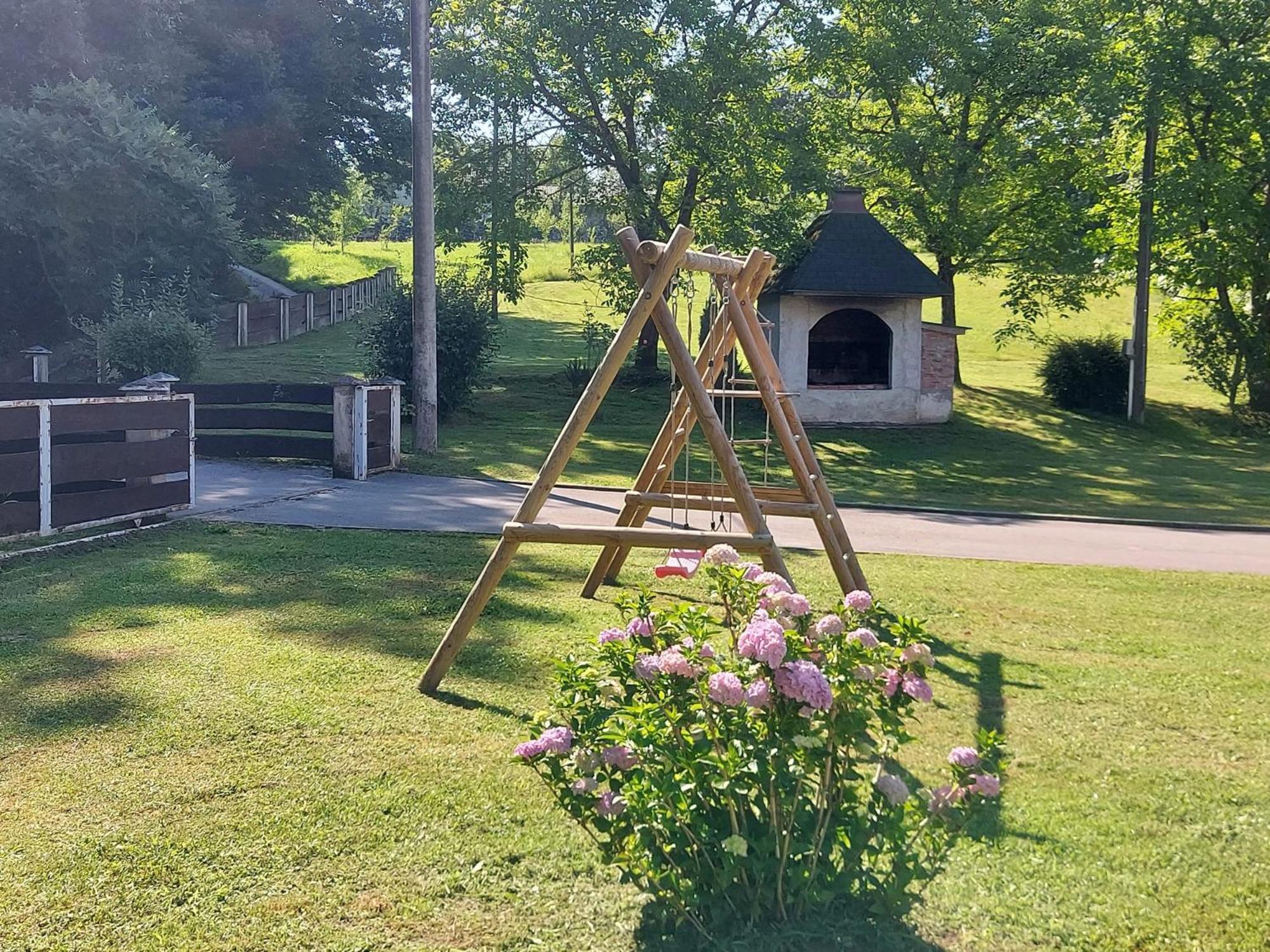 Villa Kuca Za Odmor Mazuran à Karlovac Extérieur photo